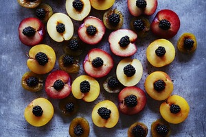 Food styling: Plum&blackberries049 Copy